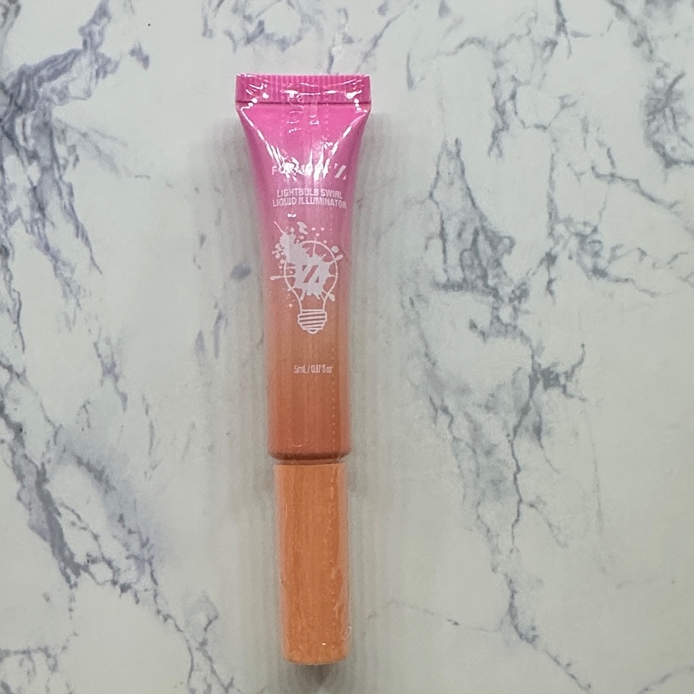 Formula Z Lightbulb Swirl Liquid Illuminator in Very Slay